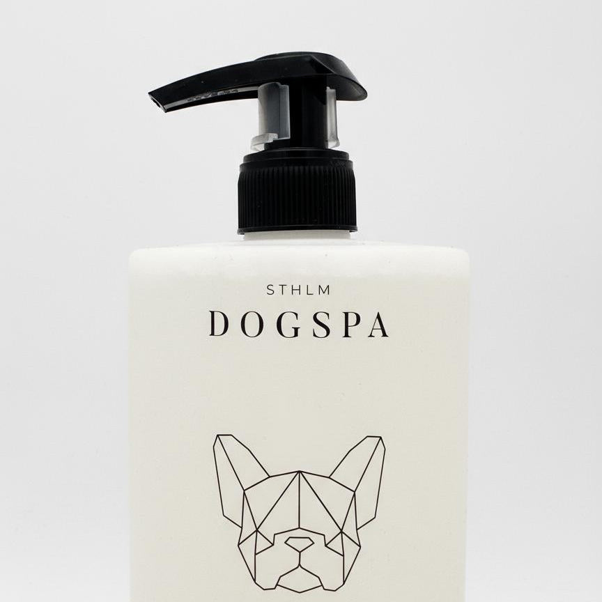 Sthlm Dogspa sensitive shampoo bottle on a light gray background